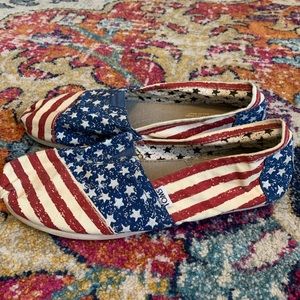 🎈3/$20! TOMS American flag slip on shoes